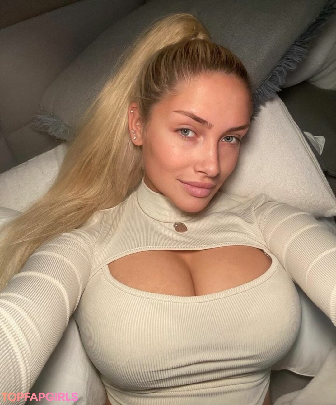 lu isaa hd pornstar pic