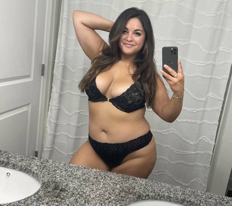 Bella Paz star pretty pic