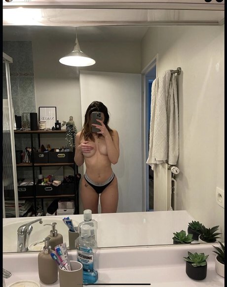 Oscarine38 free model pic