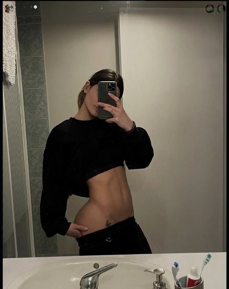 Oscarine38 exclusive model photo