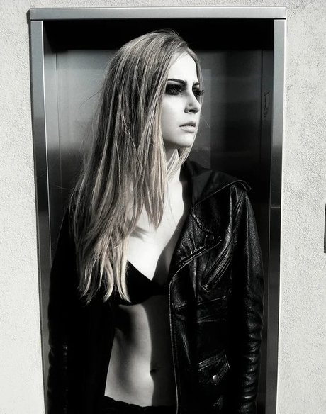 Stevie Wynne Levine best model gallery