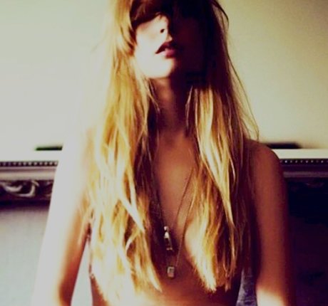 Stevie Wynne Levine nude star pictures