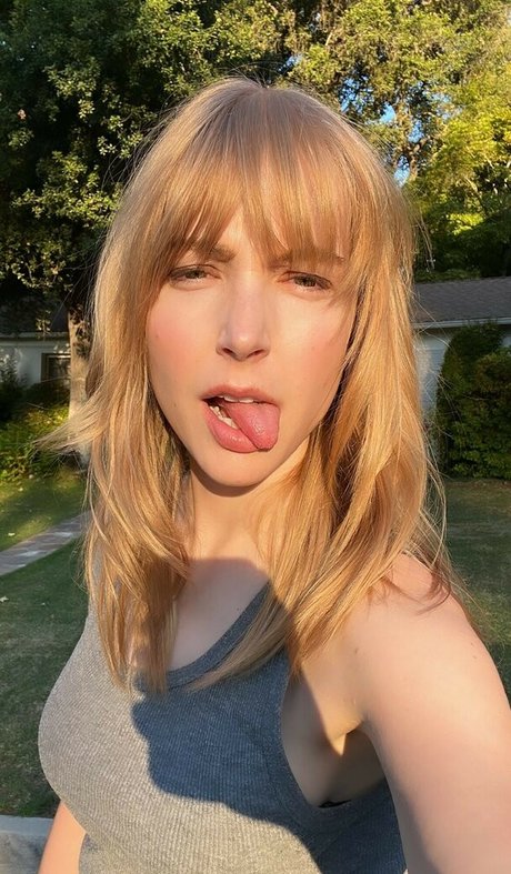 Stevie Wynne Levine star nudes pictures