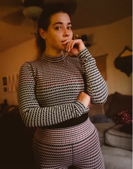 curvy nude onlyfans naked picture