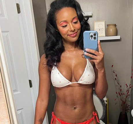 Brandi Rhodes hd model pictures