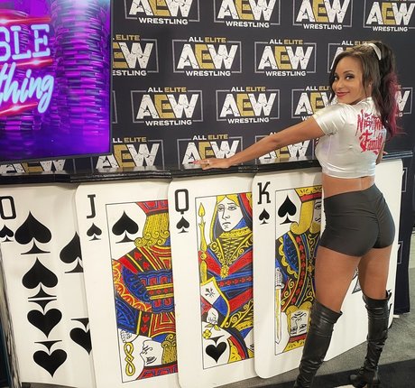 Brandi Rhodes top star photo