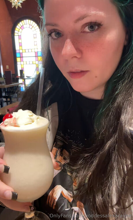 Goddessalexarayne model porn pictures