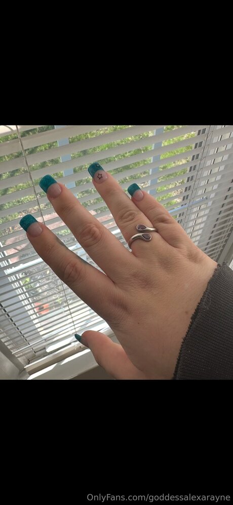 Goddessalexarayne model naked pictures