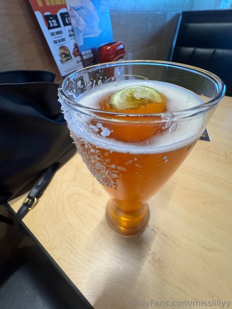 Misslillyy erotic model pic