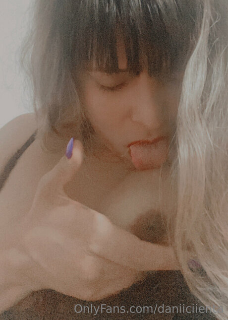 Daniiciienta art model picture