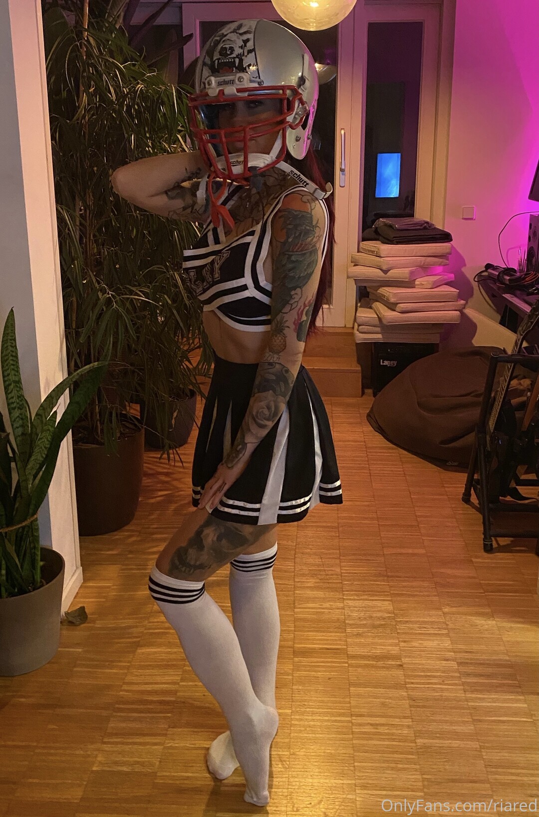 Riared pretty pornstar img
