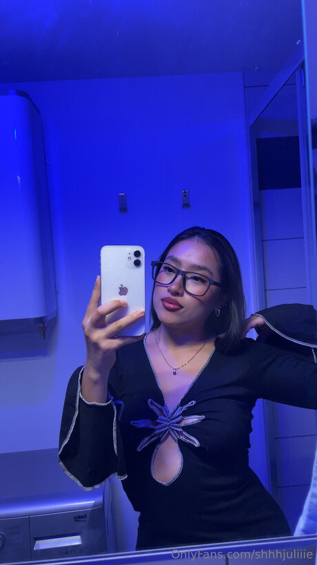 Shhhjuliiie model high quality picture