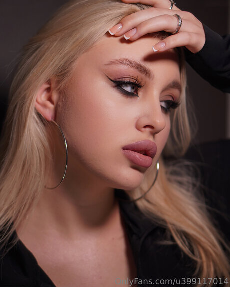 Liya Tina model top pictures