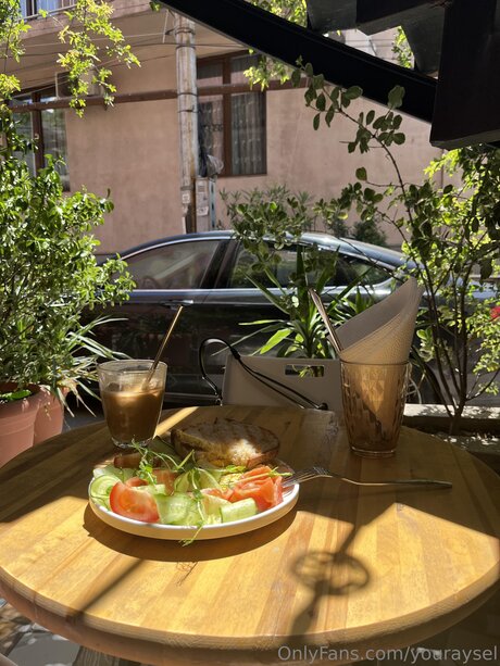 Youraysel sexy pornstar pic