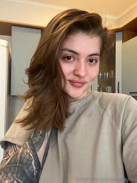 Youraysel model nudes images