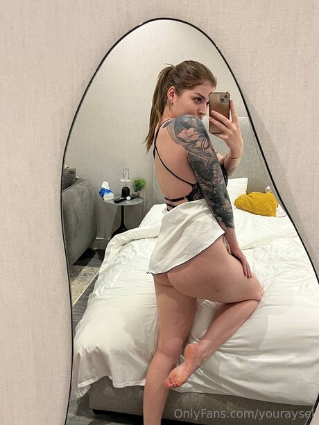 Youraysel model hot image