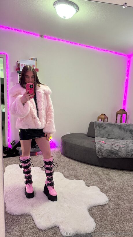 Naughtsoshhy star sexy galleries