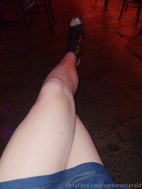 Amberemerald model nude image