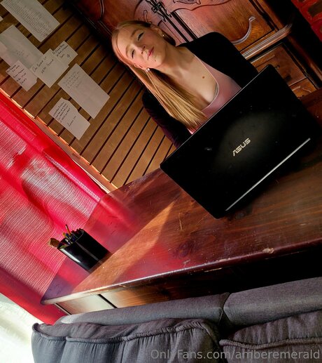 Amberemerald model xxx pictures