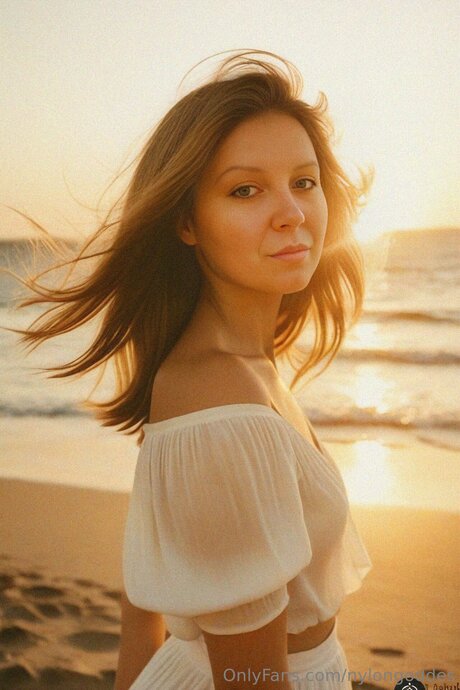 Nylongoddes xxx model pic