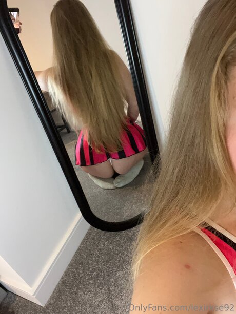 Lexirxse92 nude pornstar photo