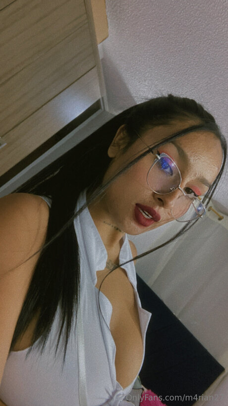 M4rian27 pretty actress img