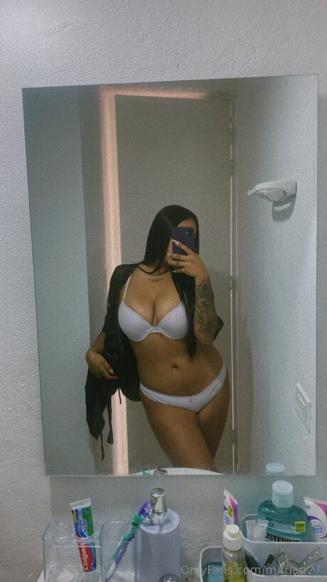 M4rian27 pornstar photos