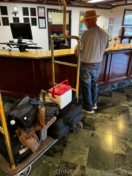 Heavensanjizzls model naked pic