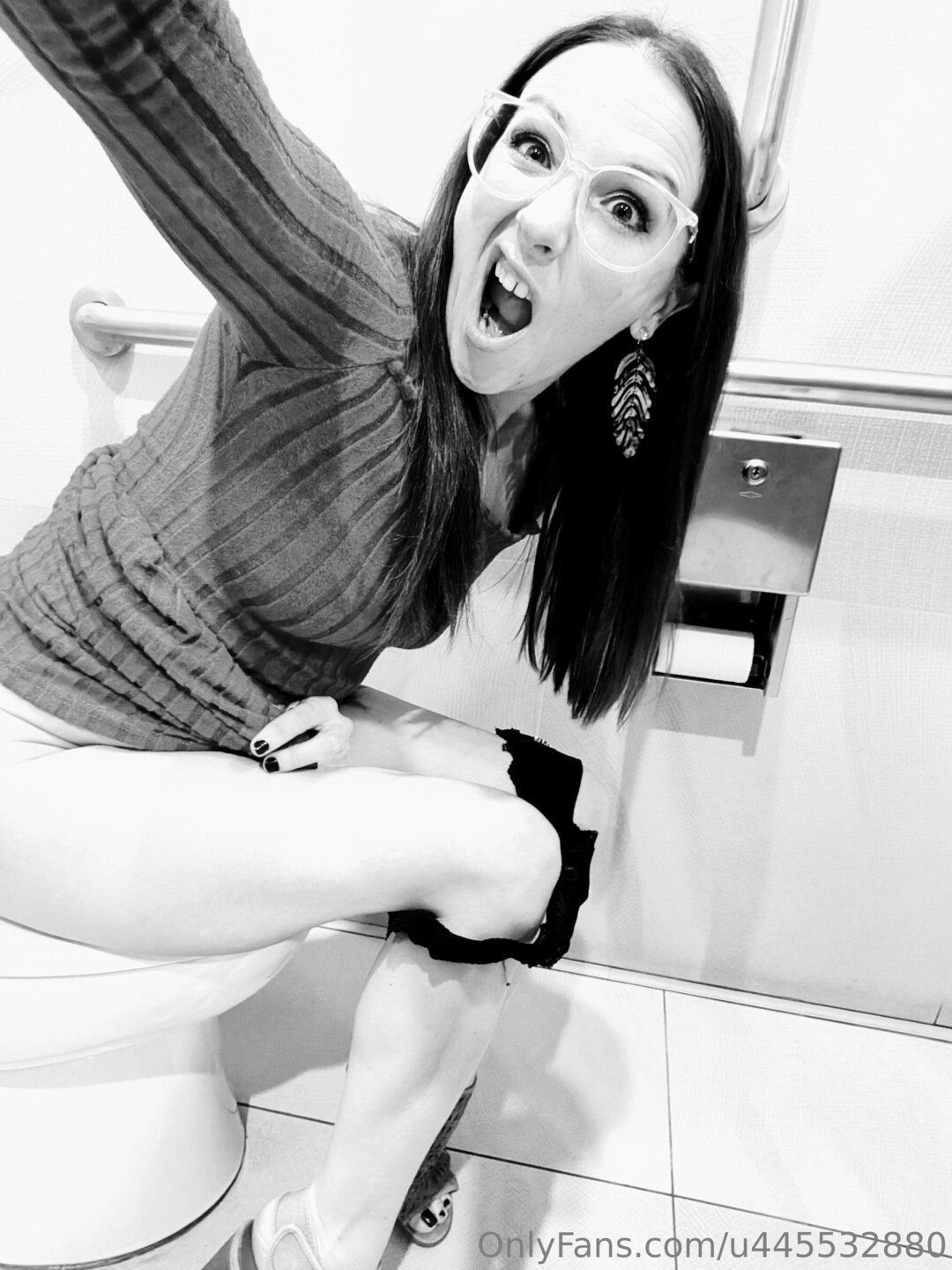 U445532880 actress pic