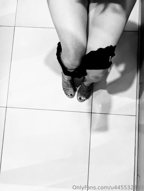 U445532880 model art photos