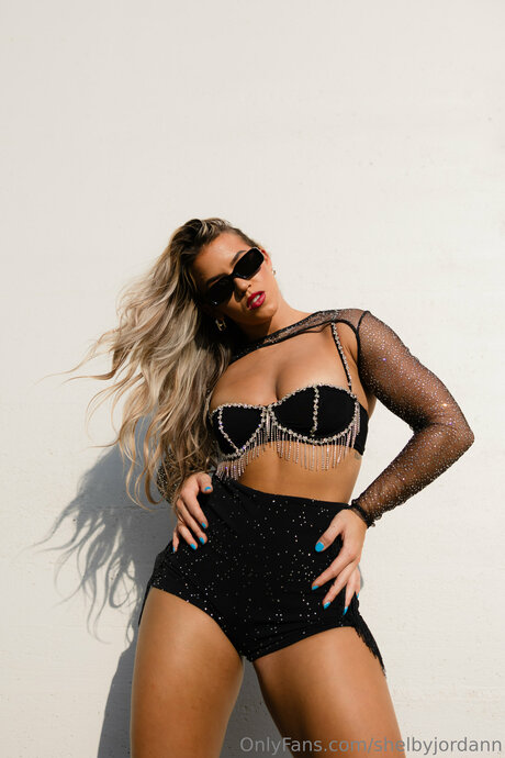 Shelbzjordan erotic model img