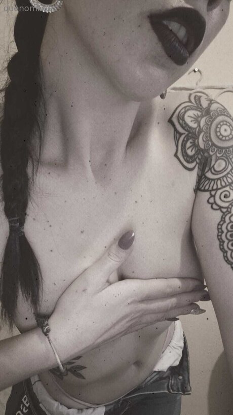 Quenomirees star pornographic pics