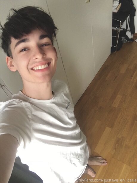 Gustave En Icarie naked pornstar picture