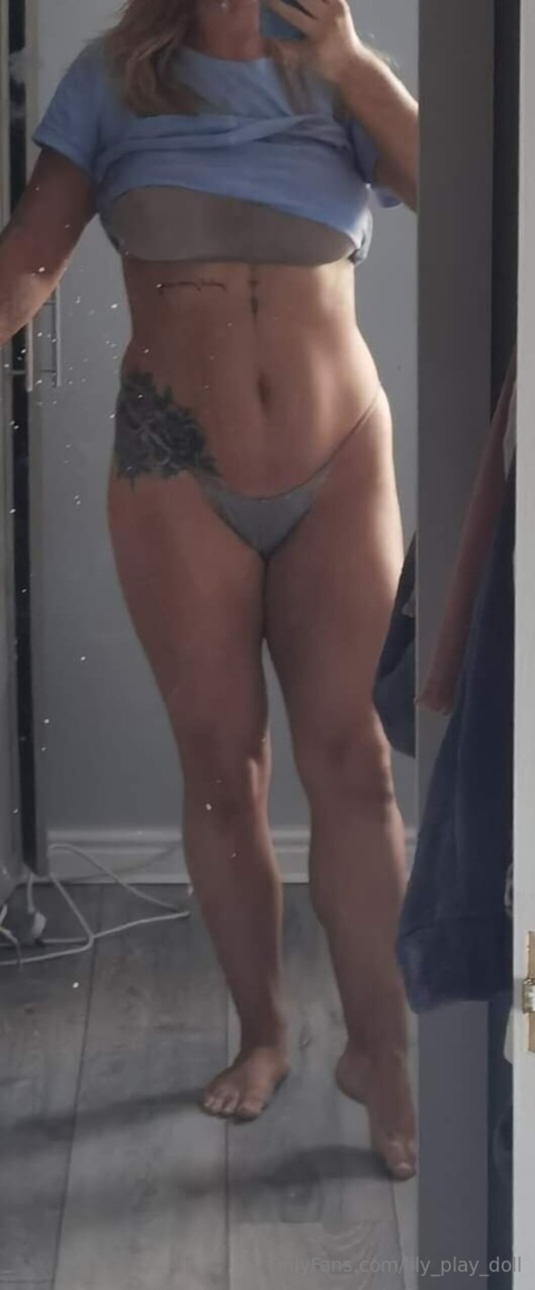 Cowgirl 69 X naked model photo