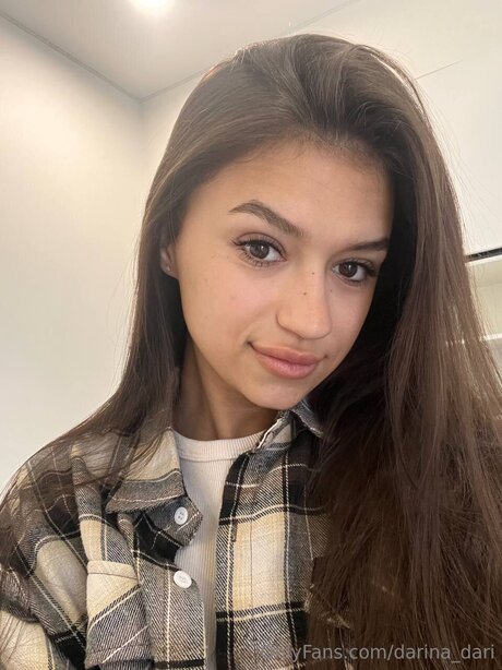 Darina Dari pornographic model img