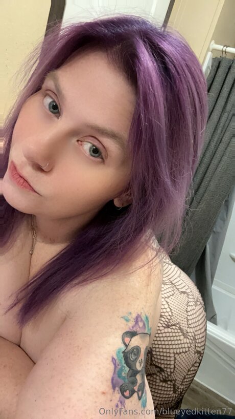 Blueyedkitten77 sexy model pic