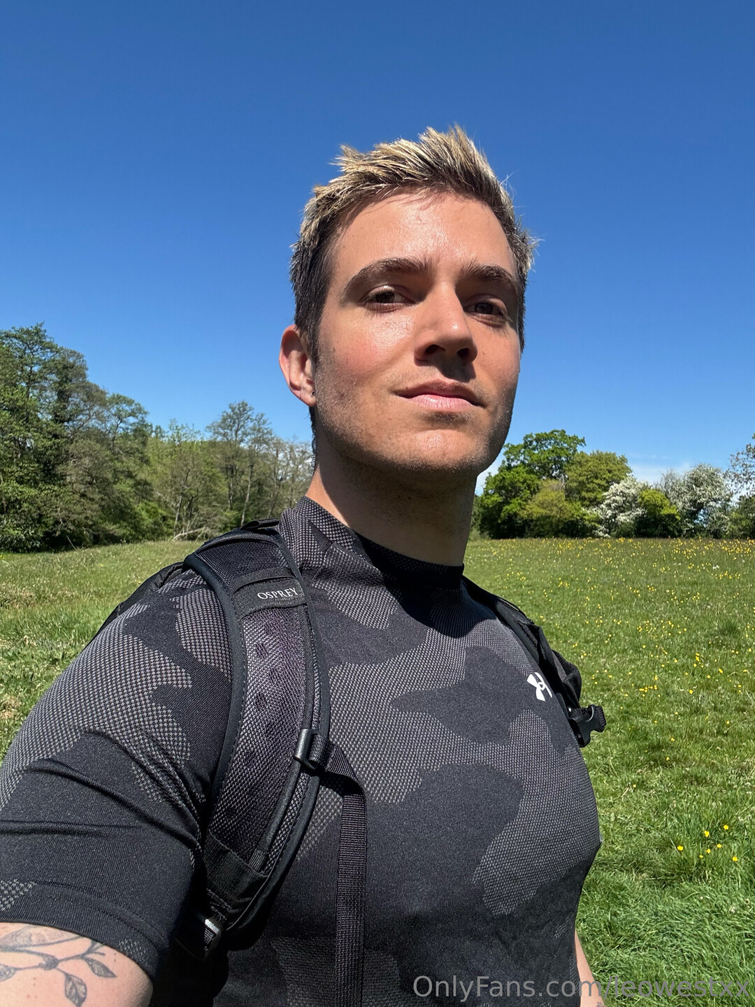 Leowestxx nude pornstar photo