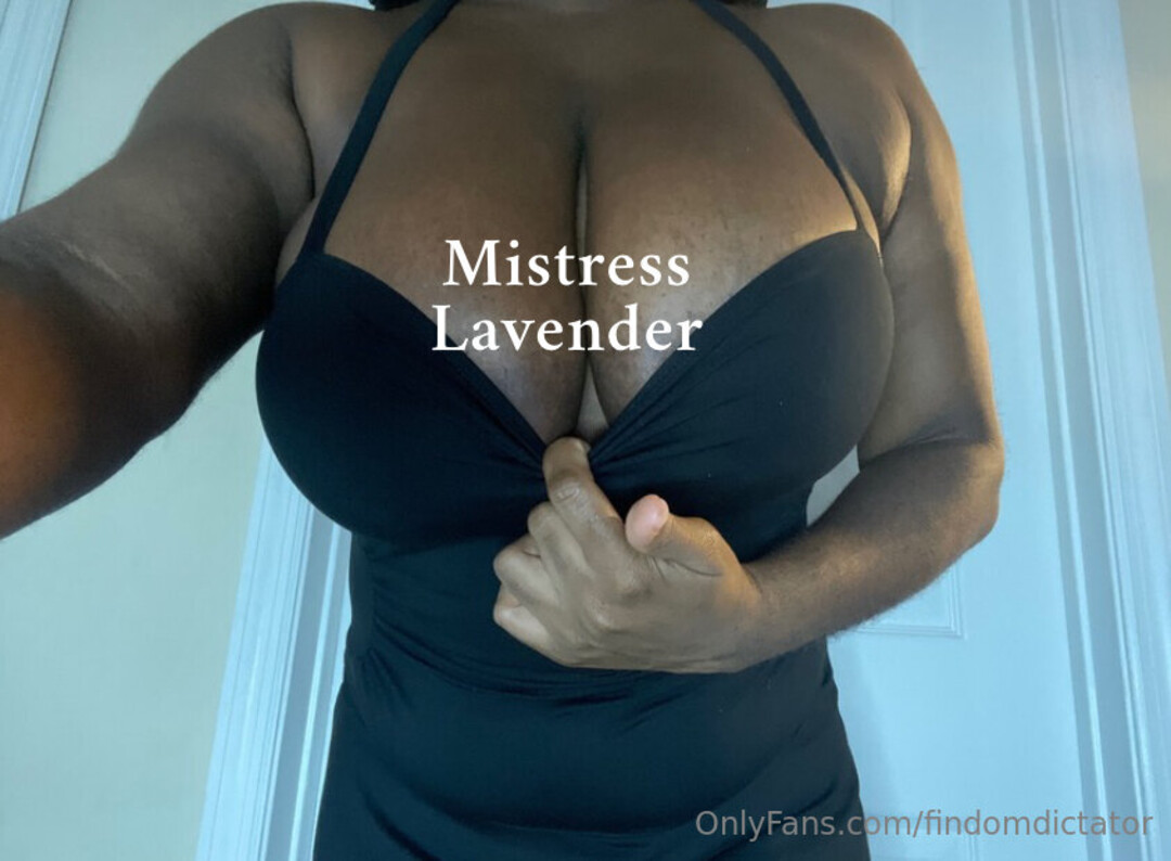 Findomdictator model naked pic