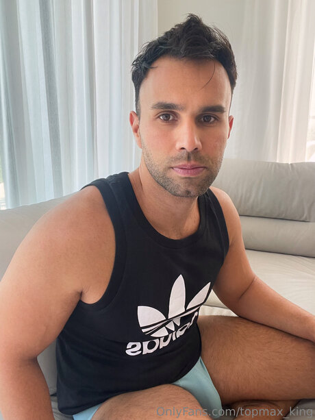Topmax King model naked images