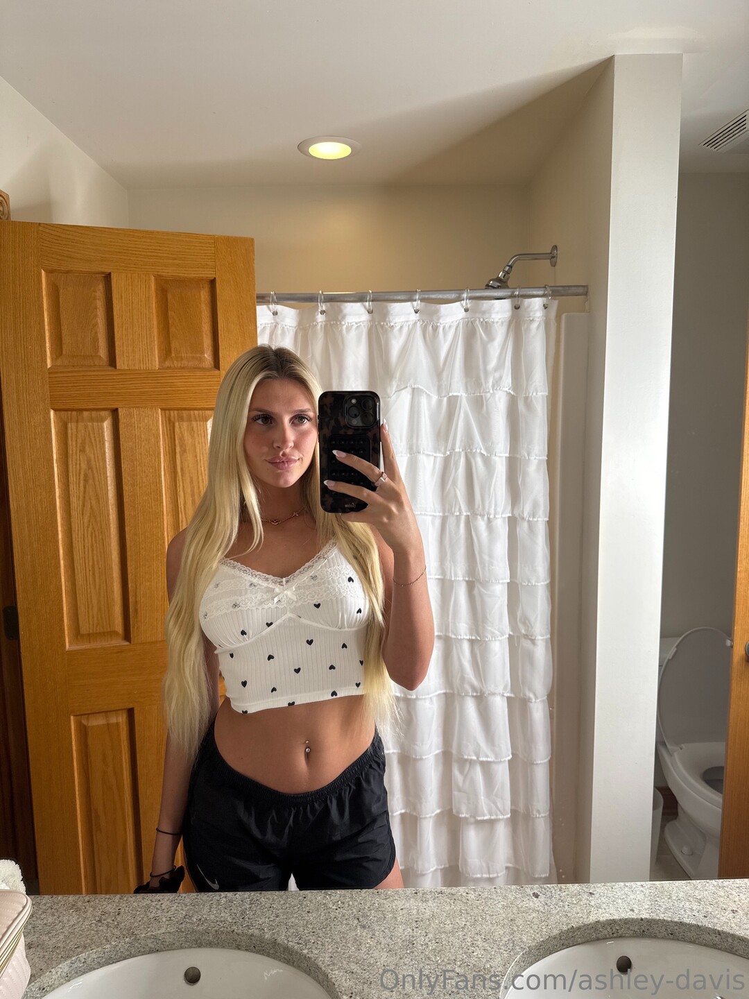 Ashley Davis nude model pics