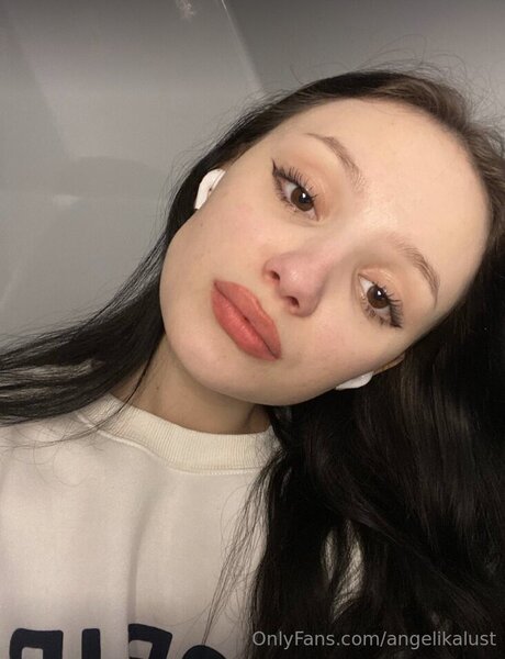 Angelikalust model adult img