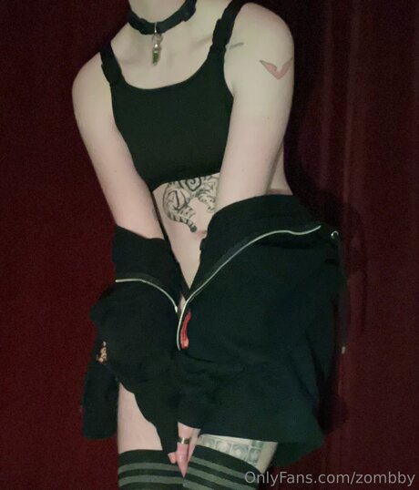 Zombby nude model picture