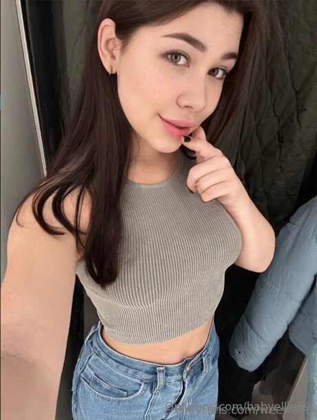 Babyellie69 pretty model pics