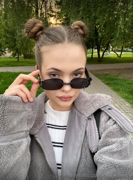 Babyellie69 hot model photos