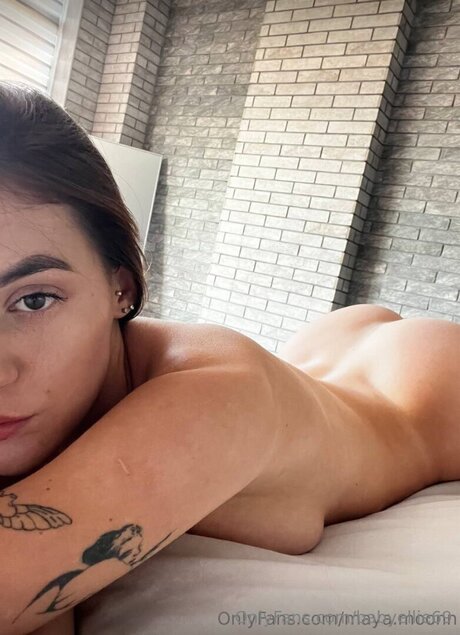 Babyellie69 model pornographic photo