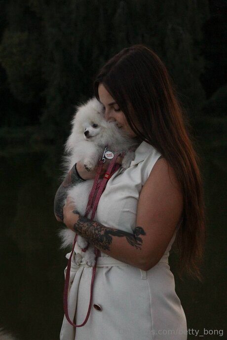 Betty Bong star erotic images