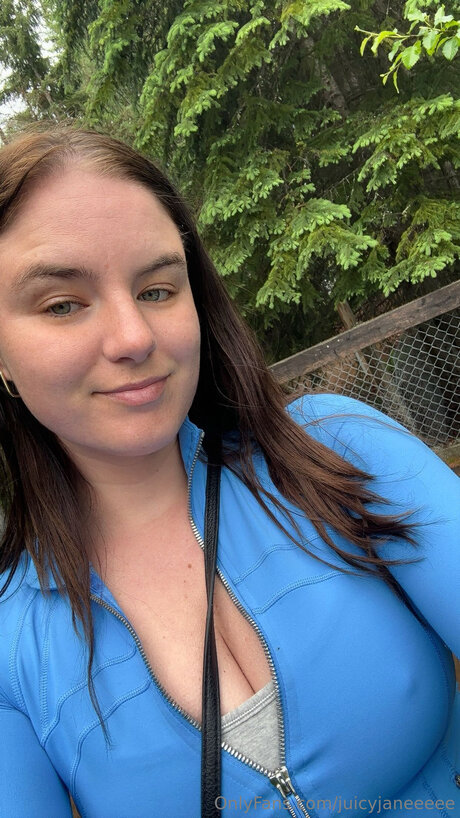 Juicyjaneeeee erotic pornstar pictures