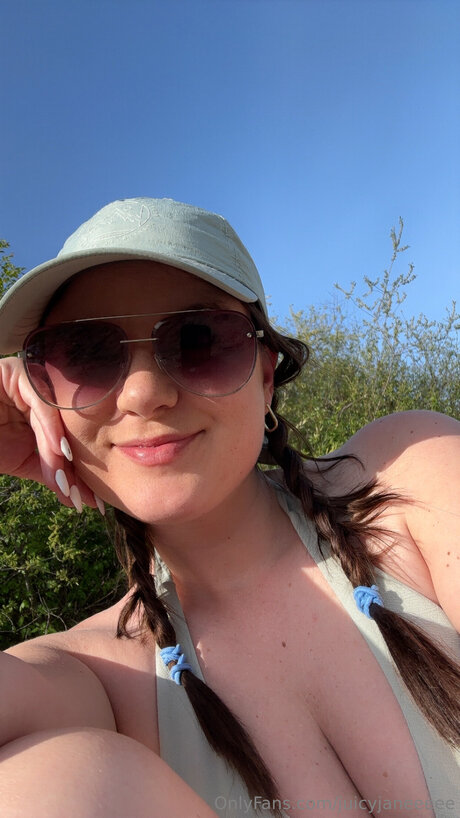 Juicyjaneeeee nice star picture