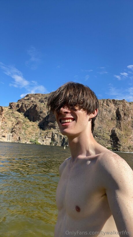 Tywalkerfree nude model picture