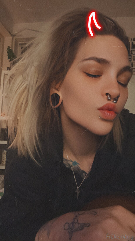 Frokenvarg model art photo